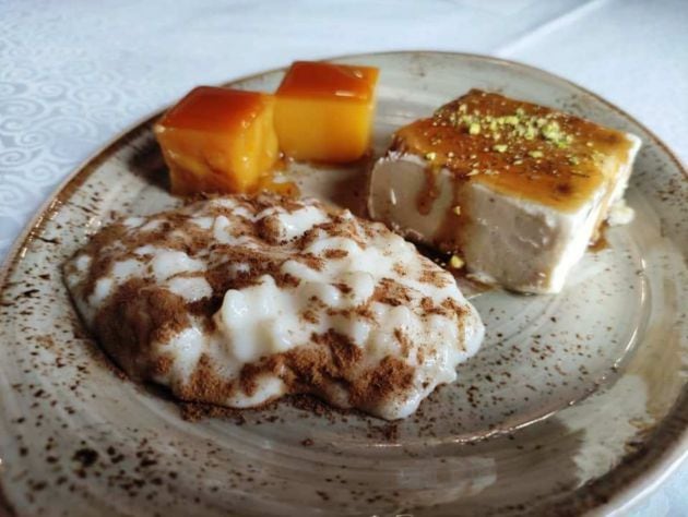 Arroz con leche, pudding de moscatel con pasas y tocino de cielo