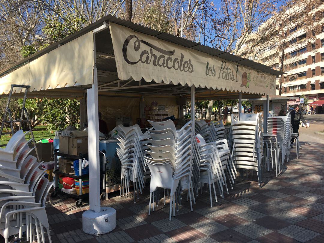 Puesto de caracoles Los Patos I, en los jardines de la Agricultura, horas antes de iniciar una nueva temporada.Córdoba