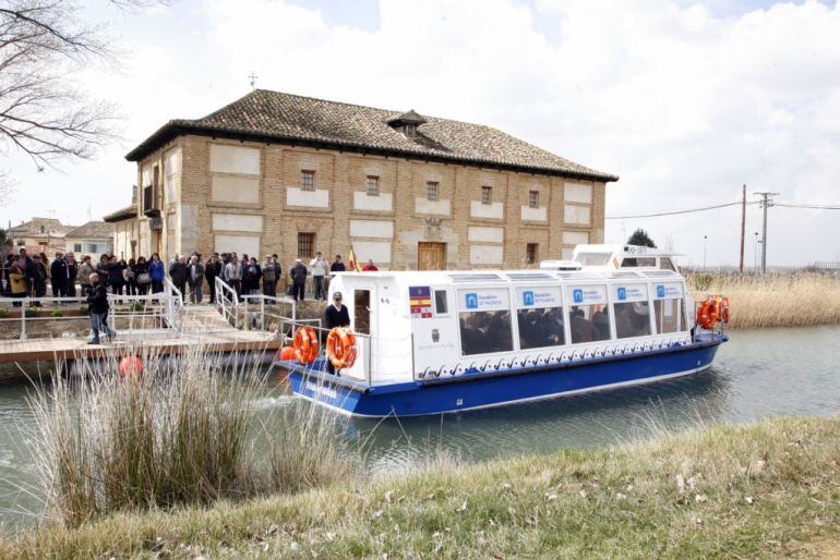 Barco turístico Juan de Homar en Villaumbrales