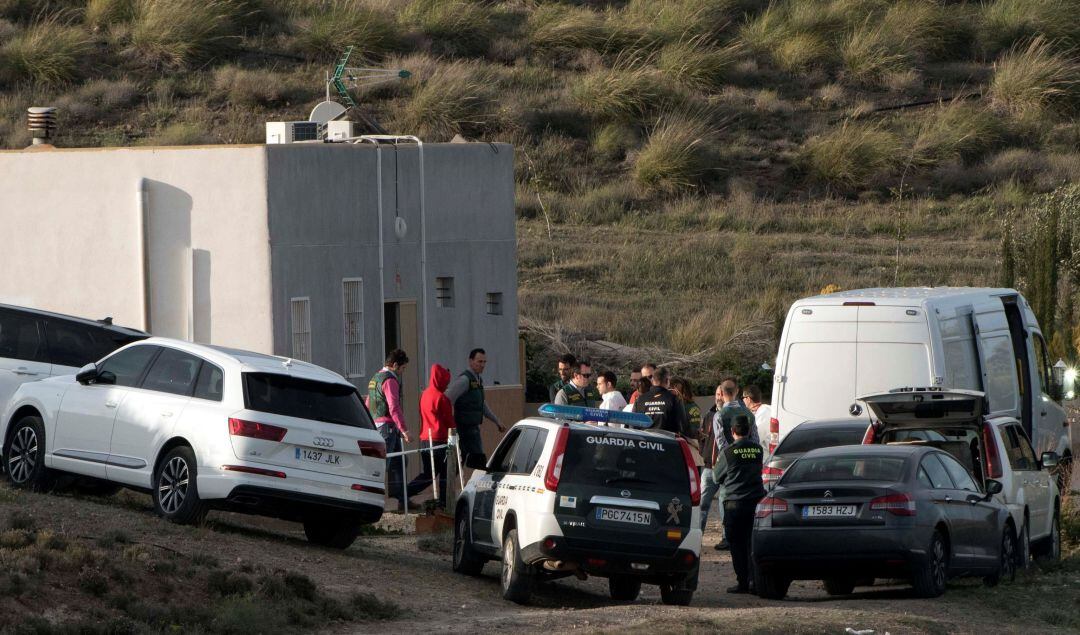 La policía detiene a la pareja del padre de Gabriel.