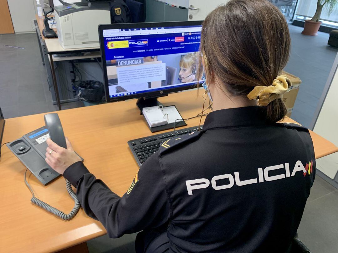 Operadora web de la Policia Nacional de Elche