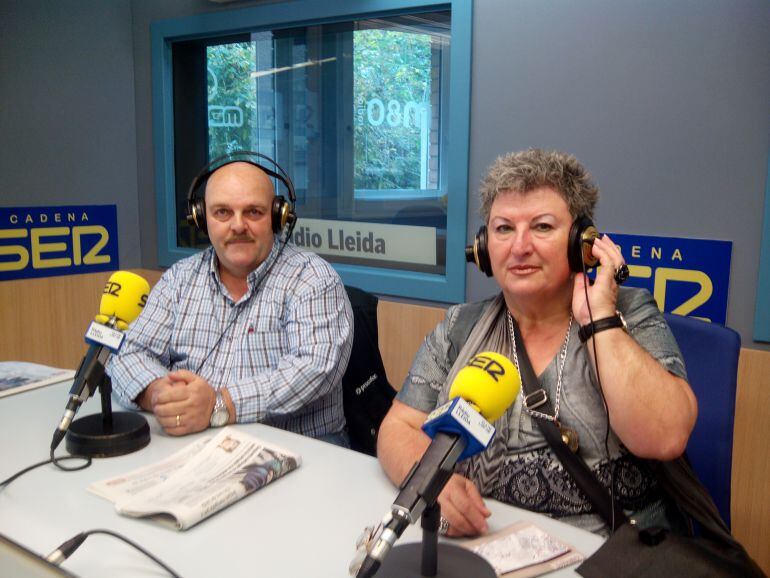 MariCarmen Guerrero i Pedro López, de l'AAVV Bordeta, als estudis de Ràdio Lleida.
