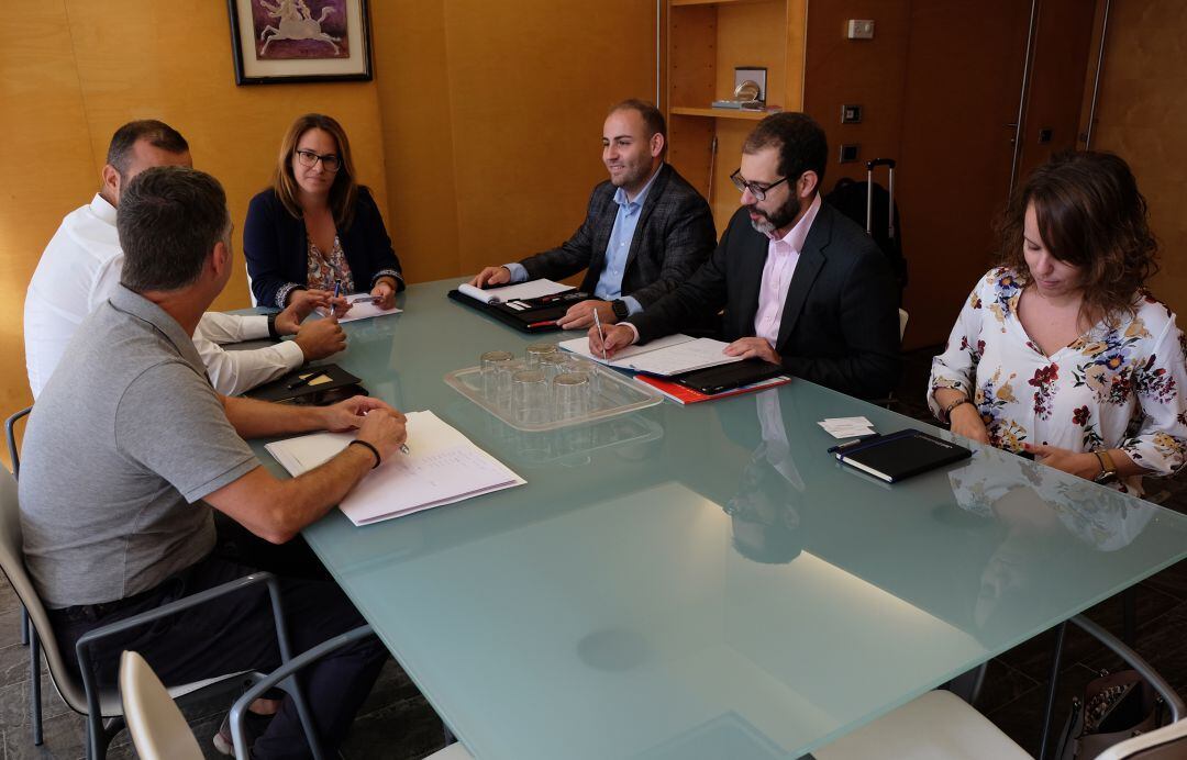 La reunió entre el Consell i Jet2 va permetre ampliar la connectivitat aèria entre Menorca i Regne Unit en temporada baixa.