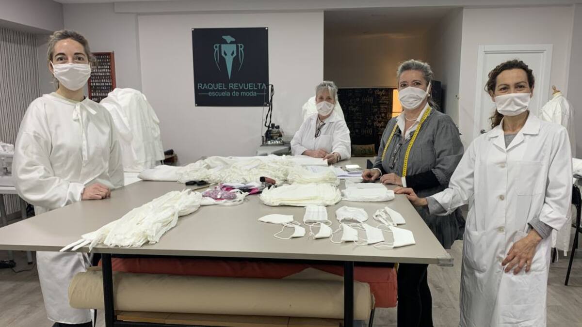 Operación CovidA20, o cómo pasar de la moda a las batas y mascarillas