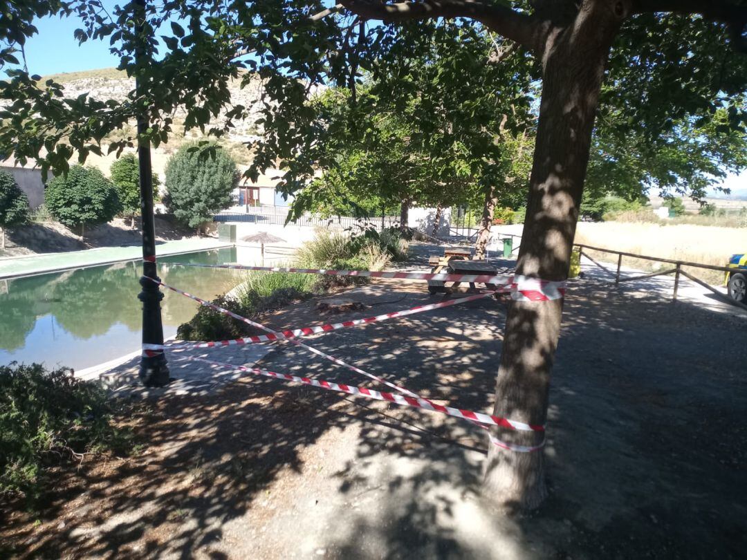 Playa artificial de Coy, cerrada por la situación sanitaria del coronavirus