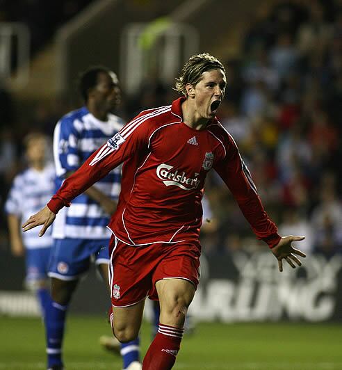 Fernando Torres celebra uno de sus tres goles