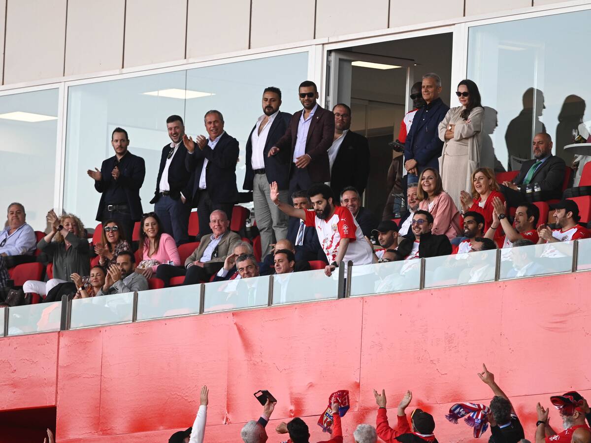 La afición alucina con Turki en el palco