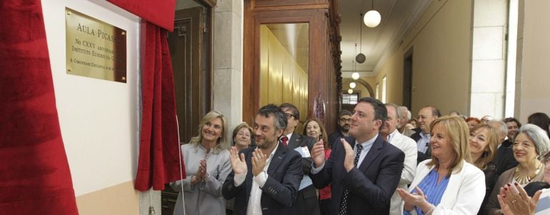 Placa en homenaje a Picasso en el Eusebio da Guarda