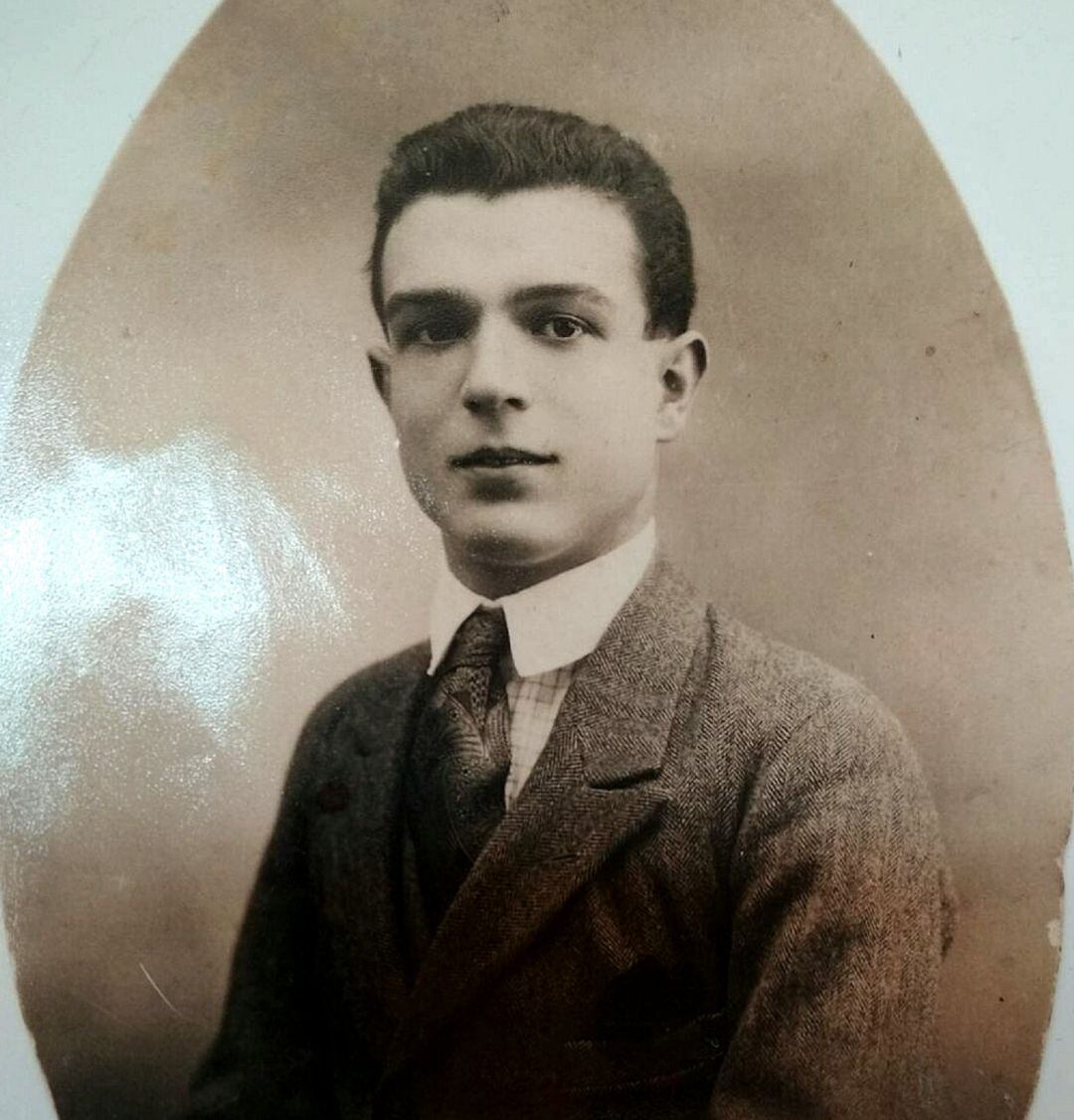 Retrato de Maximiliano Velasco, ejecutado 2 años después del fin de la guerra por garrote vil. Sus restos reposan en una fosa común en el cementerio de Ciudad Real.