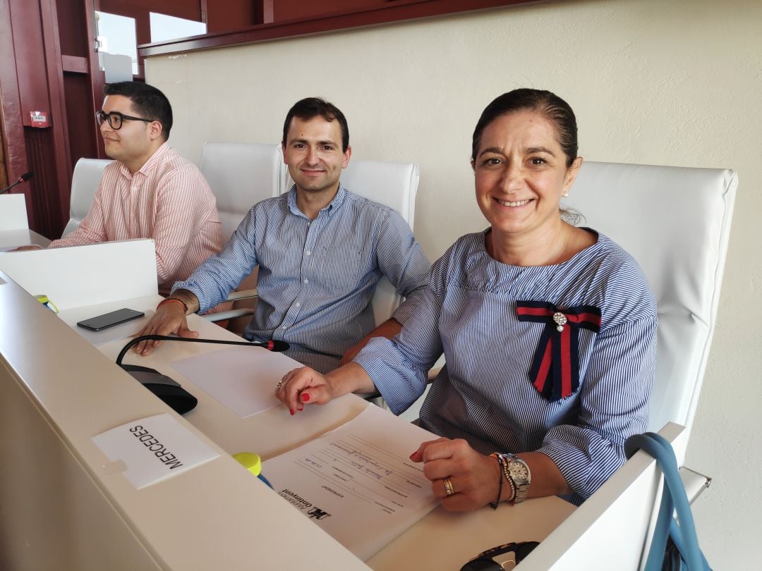 Mercedes Pastor i Paco Penadés, regidors del PP a l&#039;Ajuntament, en una foto antiga d&#039;un plenari