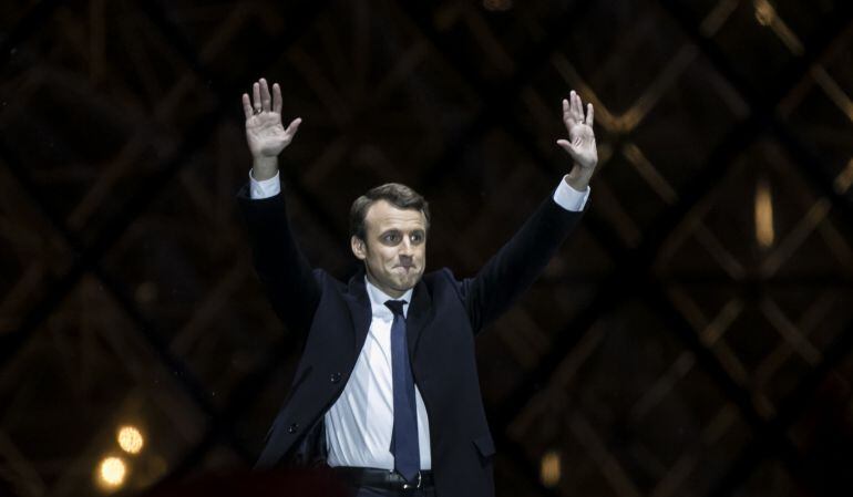 El presidente electo de Francia, Emmanuel Macron, celebra su elección como presidente de la República