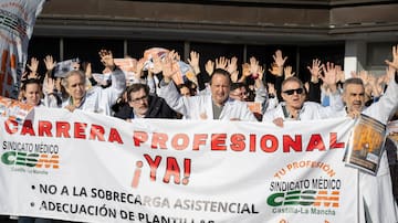 "A veces no comemos": así son las maratonianas guardias que centran la huelga de médicos en España