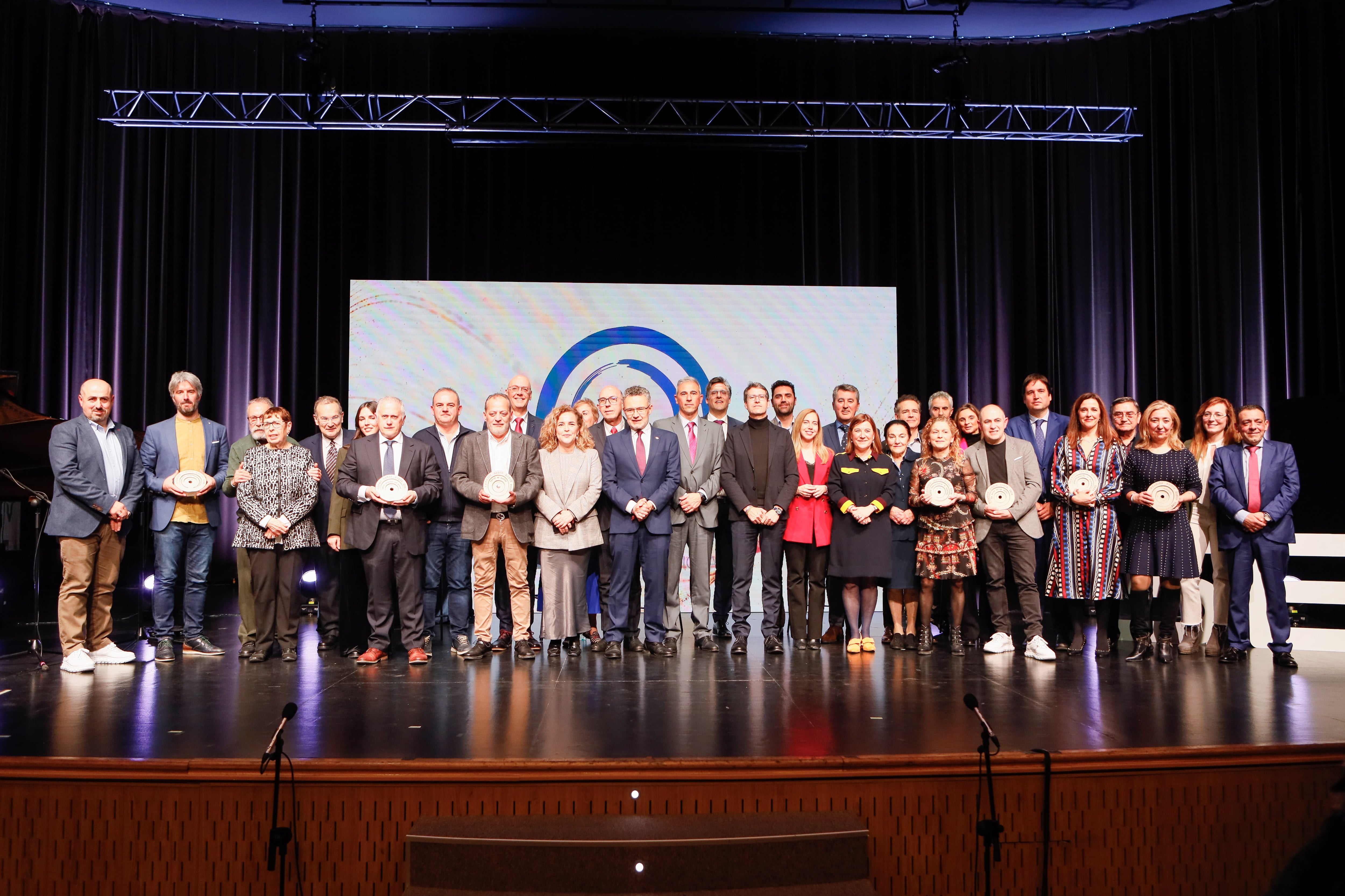 Foto de familia de los Premios Radio Rioja 2024.