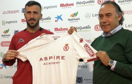 Dioni y Felipe Llamazares, durante el acto de presentación