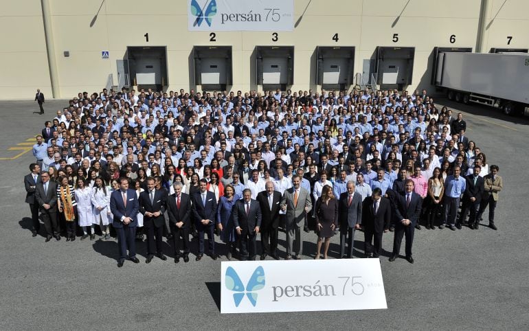 En Persán l día ha sido una fiesta. En esta empresa sevillana sus 800 trabajadores han sido testigos de la historia de una de las empresas más representativas de Sevilla y Andalucía. Ha cumplido 75 años de historia y para ello ha contado con el Rey Felipe VI. En su visita ha conocido esta empresa que no ha parado de crecer desde que naciera en 1941. También ha visitado algunas instalaciones  nuevas como el laboratorio de I+D+I. En sus 800 metros cuadrados, se impulsan los nuevos retos. Una veintena de lavadoras y lavavajillas son las primeras en probar los nuevos productos y los del futuro. 