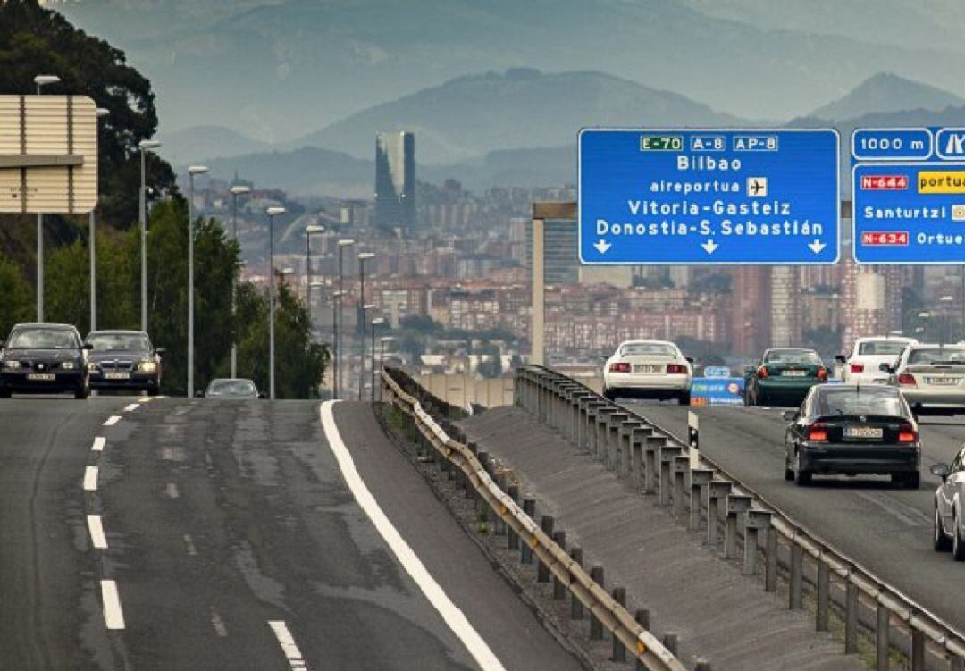 Los conductores en Bilbao y San Sebastián perdieron casi dos días y 39 horas en atascos, respectivamente