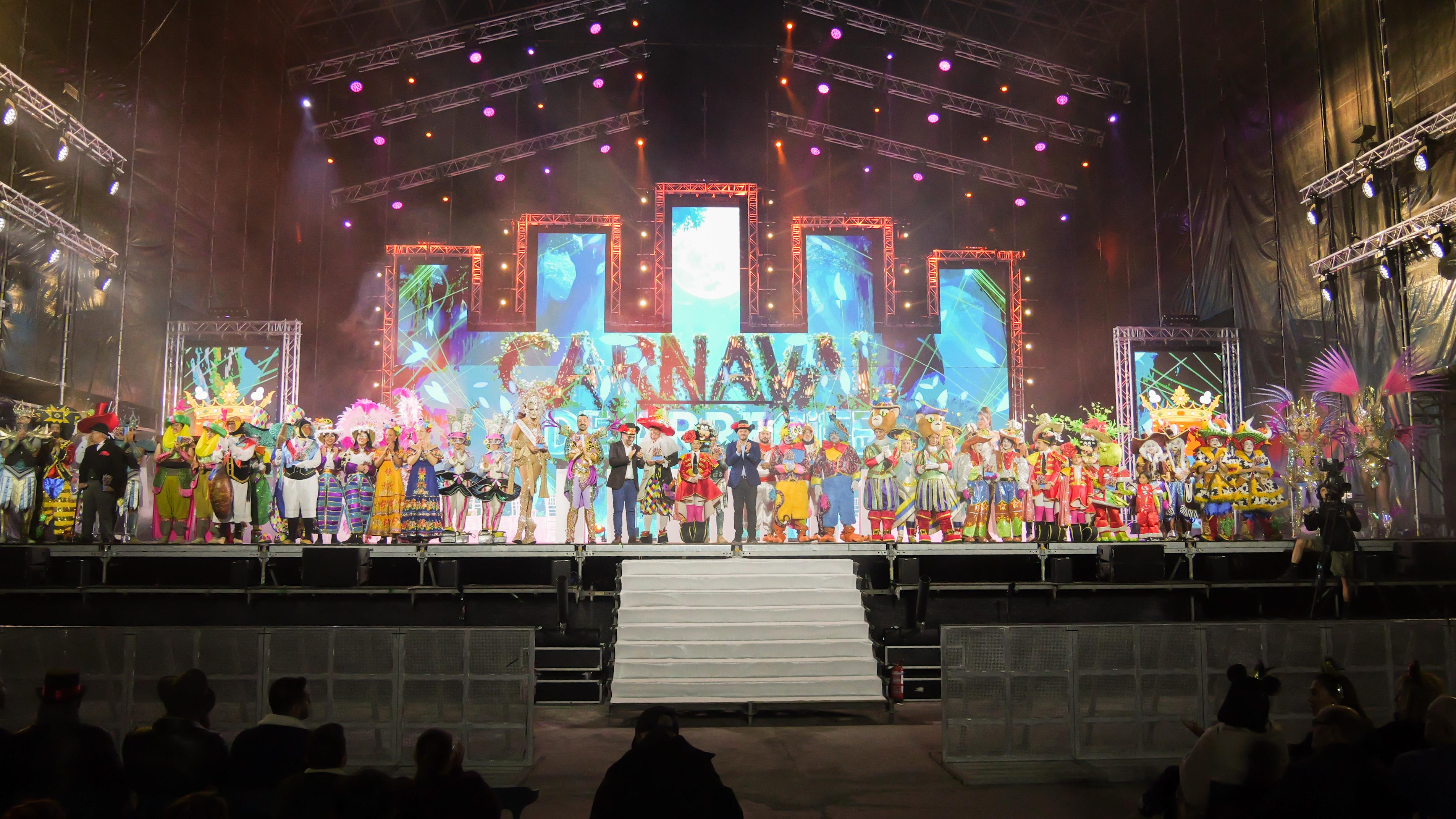 Foto de familia de los pregoneros del Carnaval de Arrecife 2025.