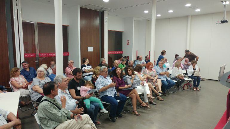 Críticos con el papel del PSOE-A se reúnen en la sede del PSOE de Cádiz