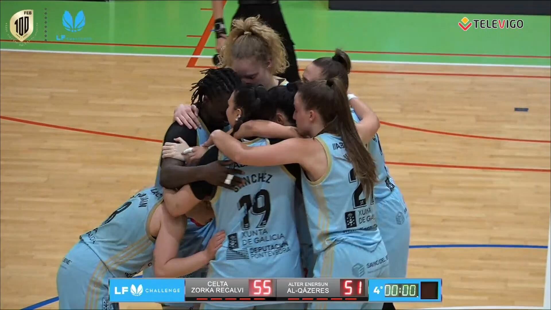 Las jugadoras del Celta Zorka Recalvi celebran la victoria y el pase a la Final Four