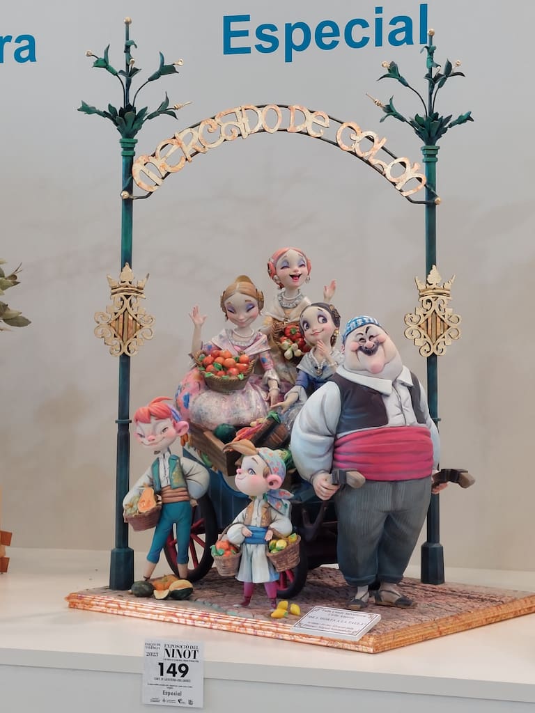 La Exposición del Ninot de las Fallas 2023 abre sus puertas con 750 figuras que rebosan diseño y sátira. Todas ellas quieren salvarse de las llamas gracias al voto popular.