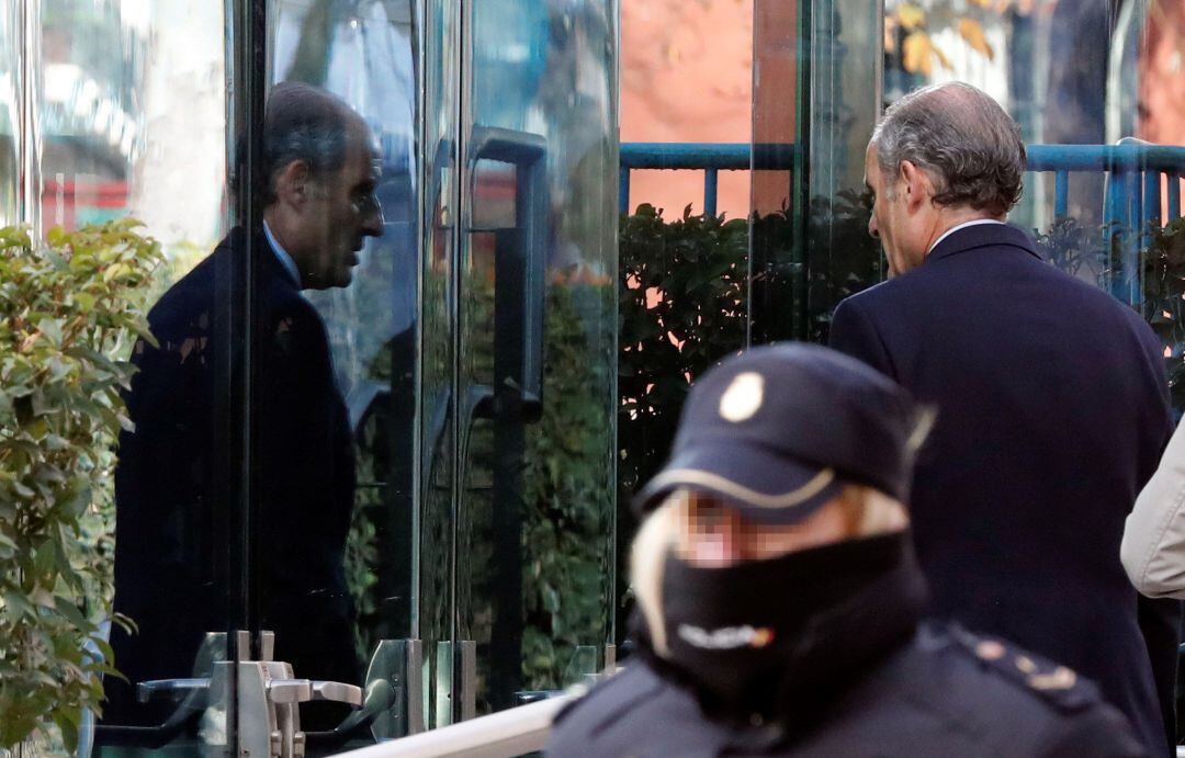 El expresidente valenciano Francisco Camps a la llegada de la Audiencia Nacional para declarar como imputado en la pieza de Gürtel