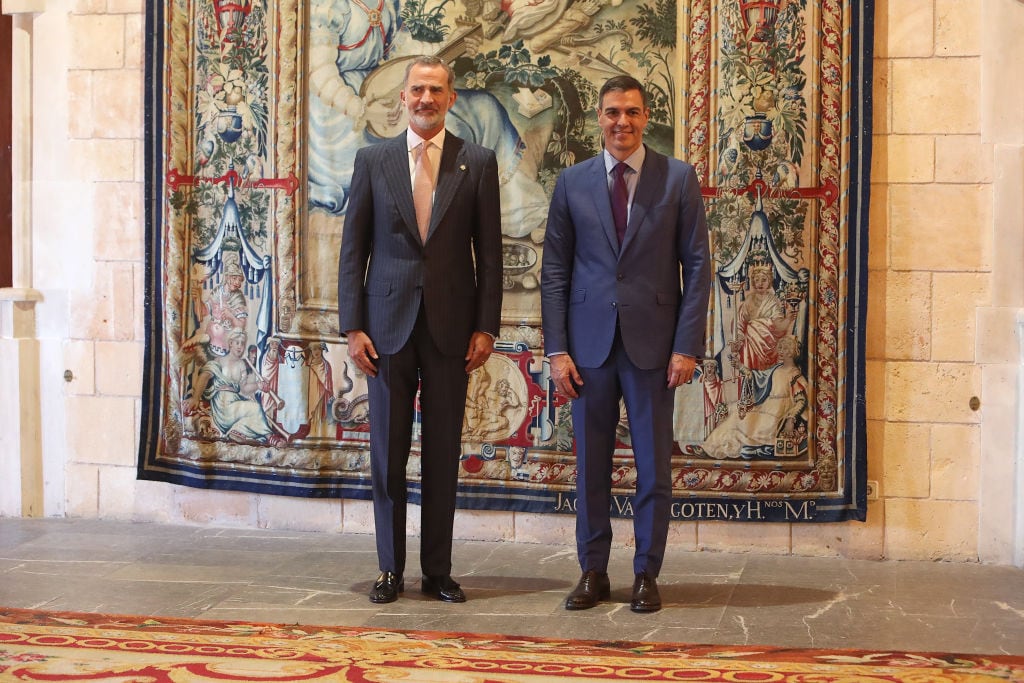 El presidente del Gobierno, Pedro Sánchez, se ha reunido con el rey Felipe VI en el palacio de la Almudaina de Palma de Mallorca.