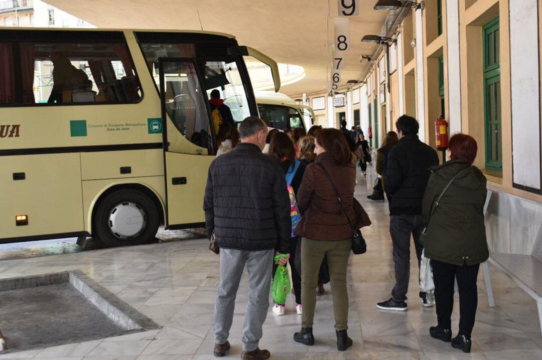Los viajeros jiennenses apuestan, cada vez más, por el transporte público dejando los coches en casa