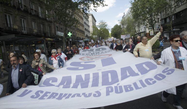 La &#039;marea blanca&#039;, durante una marcha en Madrid para defender un sistema sanitario &quot;público, de calidad y universal&quot;.