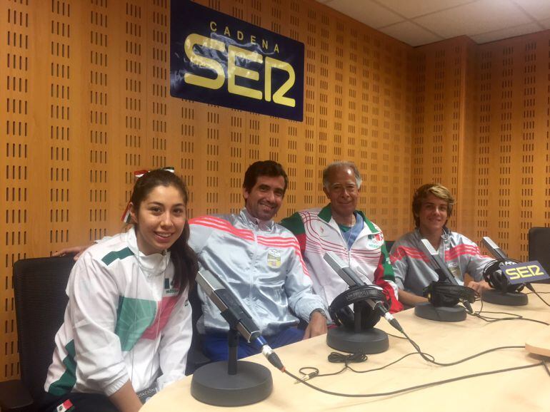 Dulce Figueroa, jugadora de México; Jorge López, seleccionador de Costa Rica; José Jorge Loaiza, seleccionador de México y Jorge López junior, jugador de Costa Rica 