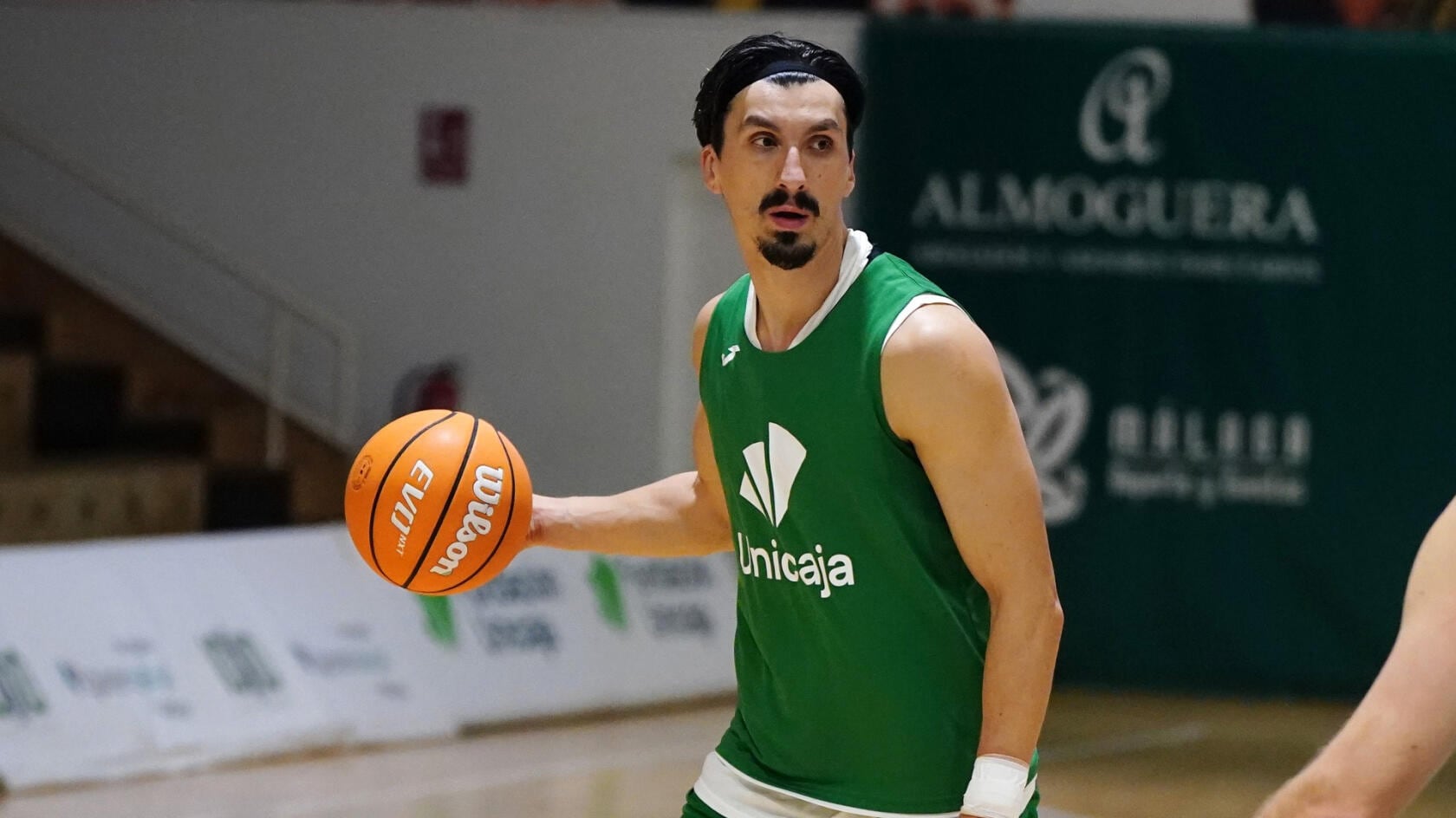 El alero del Unicaja Nihad Djedovic, en el entrenamiento antes del encuentro de este miércoles contra el Joventut