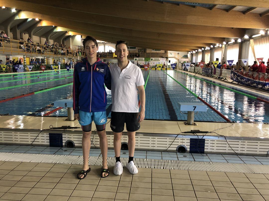 Sergio Martín (de blanco) y Mario de Miguel, en las piscinas de Stadium Casablanca.