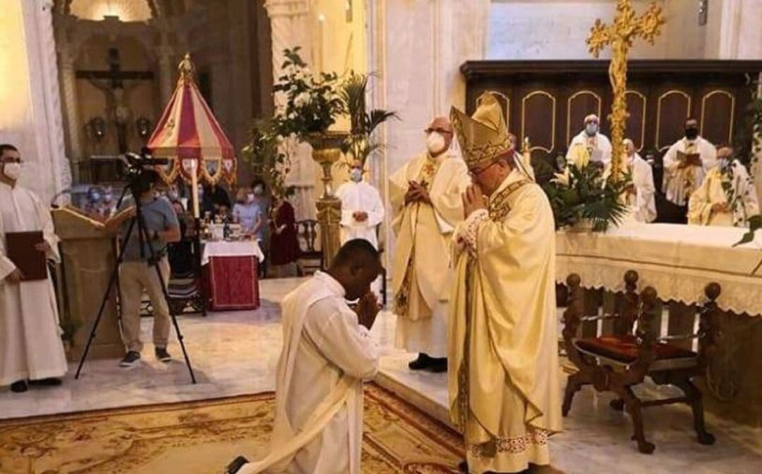 Nguele sent ordenat sacerdot