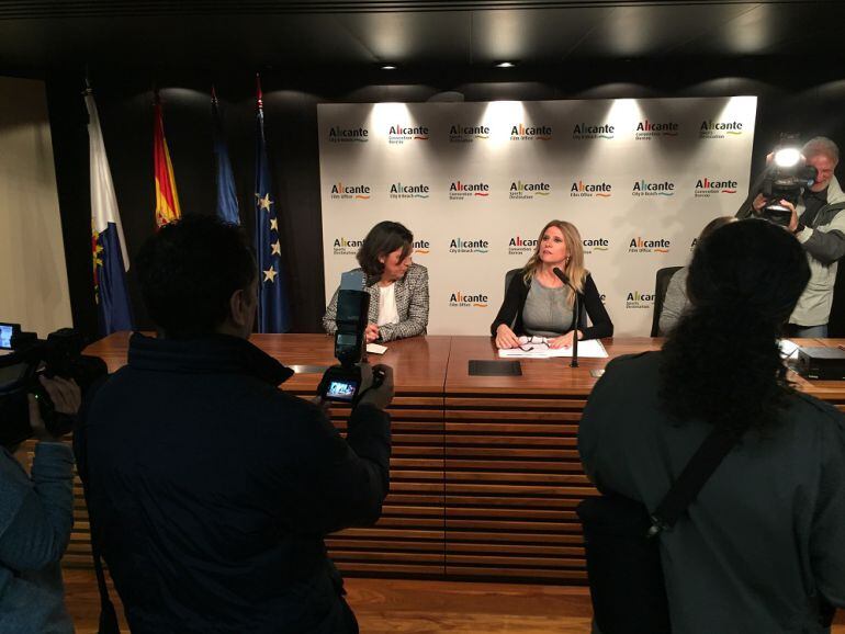 Eva Montesinos junto a Raquel Huete en la presentación de FITUR 2018