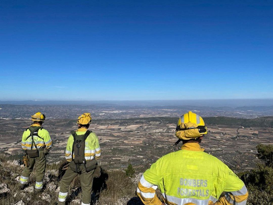Brigada de bomberos forestales en la Serra de Mariola