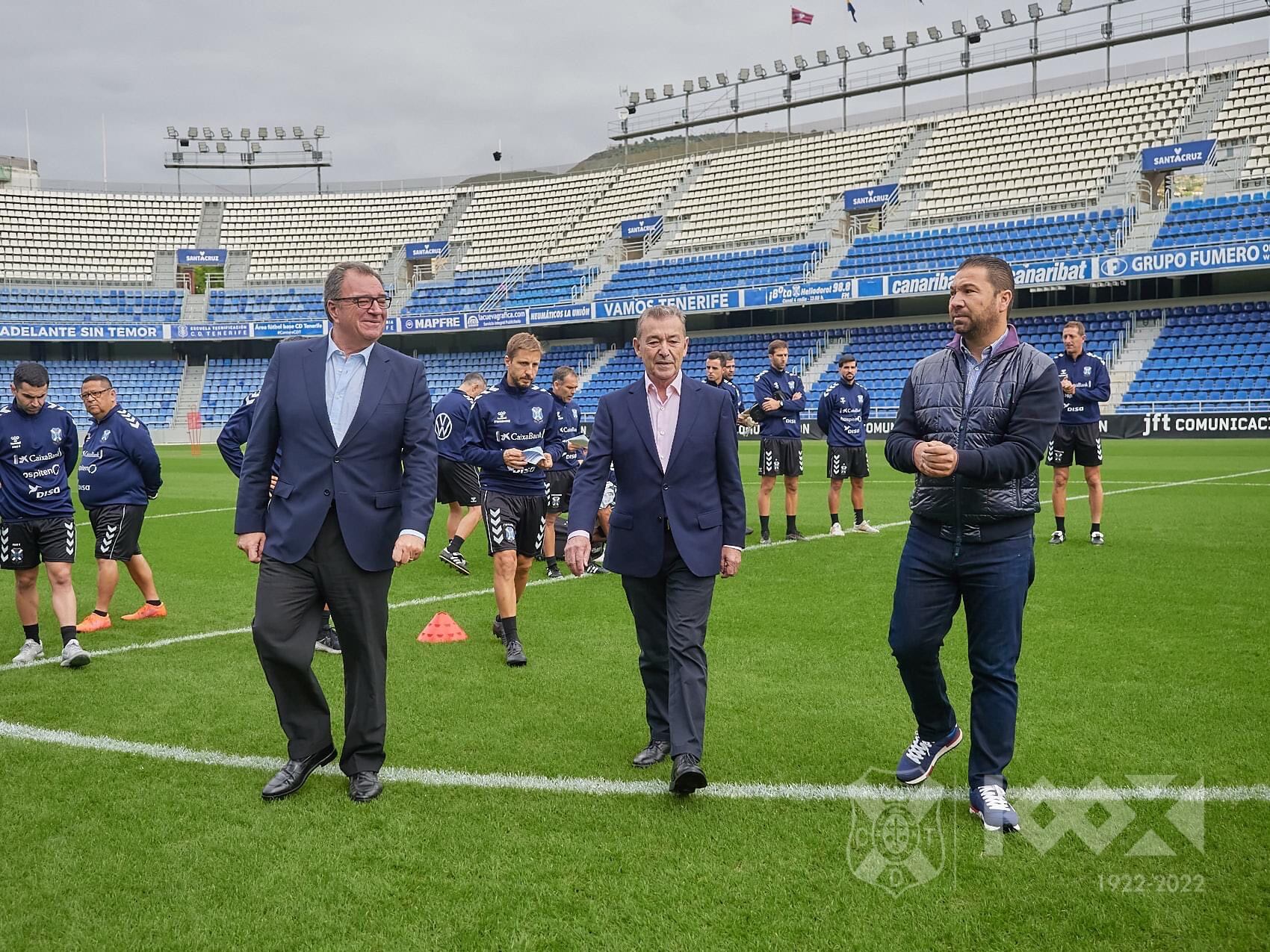 Santiago Pozas, Paulino Rivero y Juan Carlos Cordero en la reciente visita a la plantilla tinerfeñista.