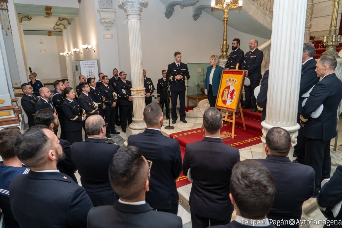 El Ayuntamiento donará la Bandera de Combate del submarino S-81 Isaac Peral, que la recibirá en noviembre