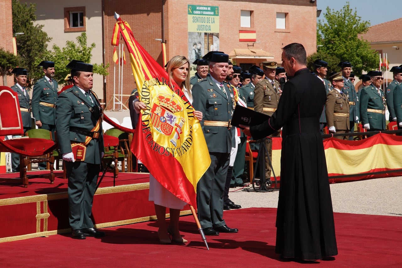 Celebración del solemne acto de renovación de la Bandera Nacional de la Academia de Guardias de la Guardia Civil