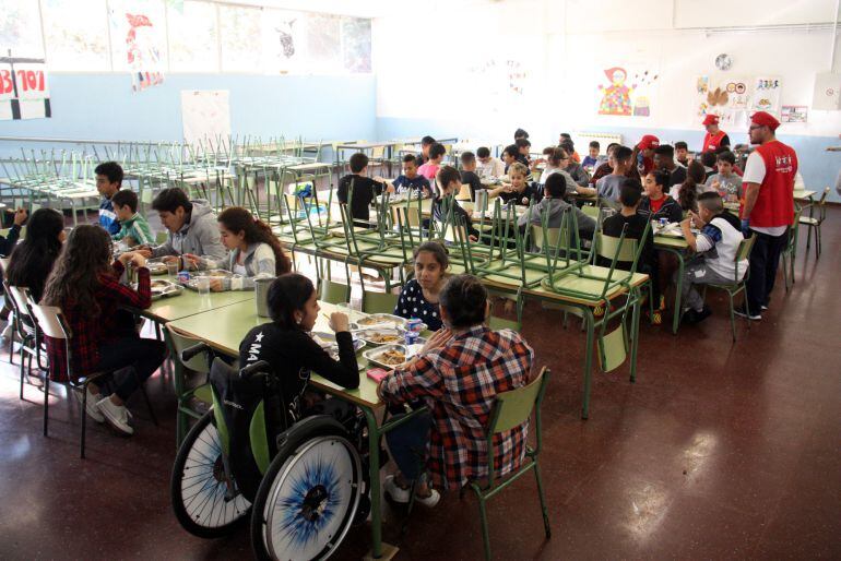 Alumnos de ESO en el comedor de un instituto. 