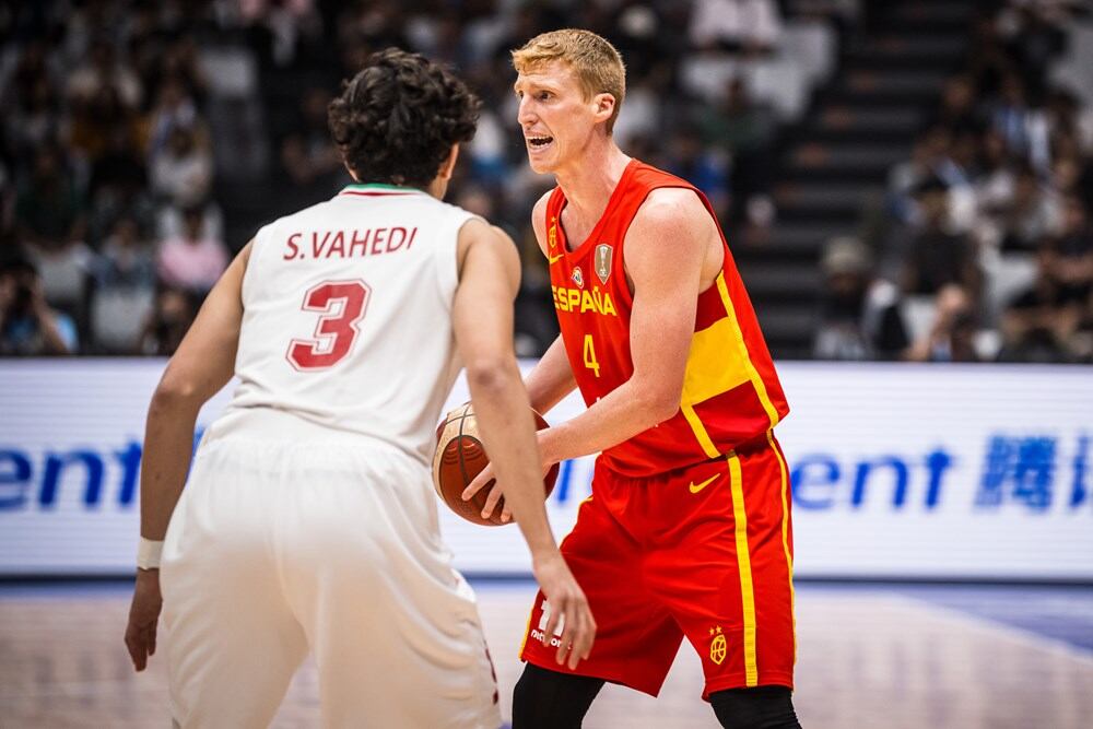 Alberto Díaz en el partido contra Irán