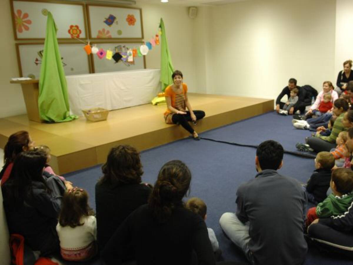 Bebecuentos en la Biblioteca Central de Sanse