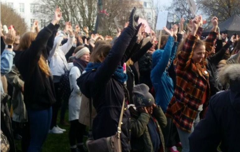 Uno de los momentos de concentración de las mujeres del pasado lunes