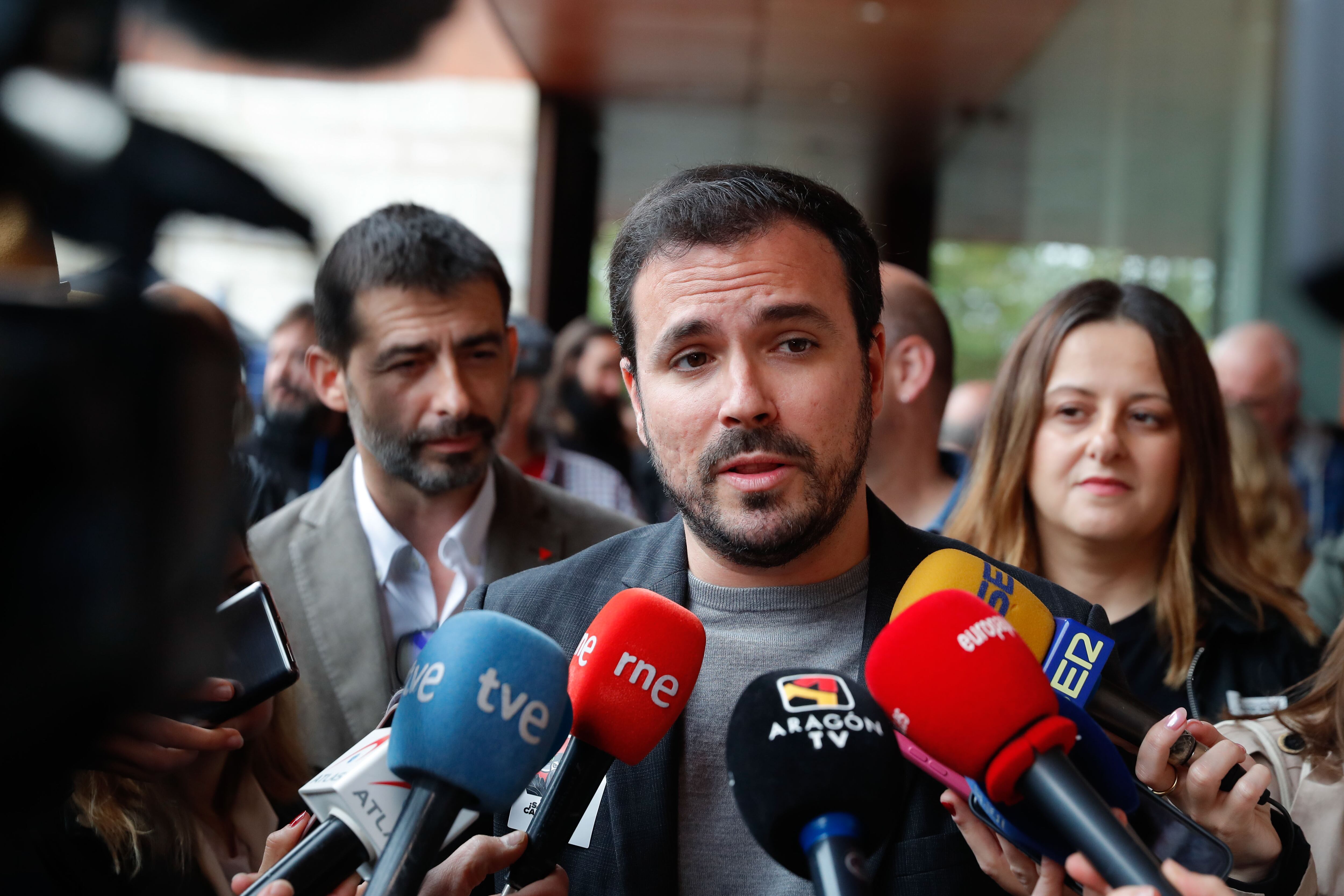 ZARAGOZA, 22/04/2023.- El coordinador federal de IU y ministro de Consumo, Alberto Garzón, participa en el acto #SentirLoComún, con el que el partido y Zaragoza en Común culminan la precampaña electoral y en el que se presentarán las candidaturas autonómicas y las líneas estratégicas del programa. EFE/Javier Cebollada
