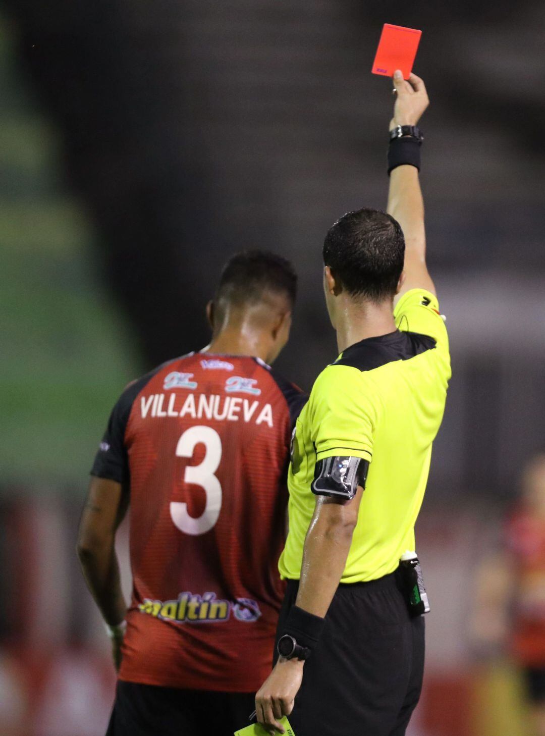 Un aficionado es condenado por agredir a un arbitro