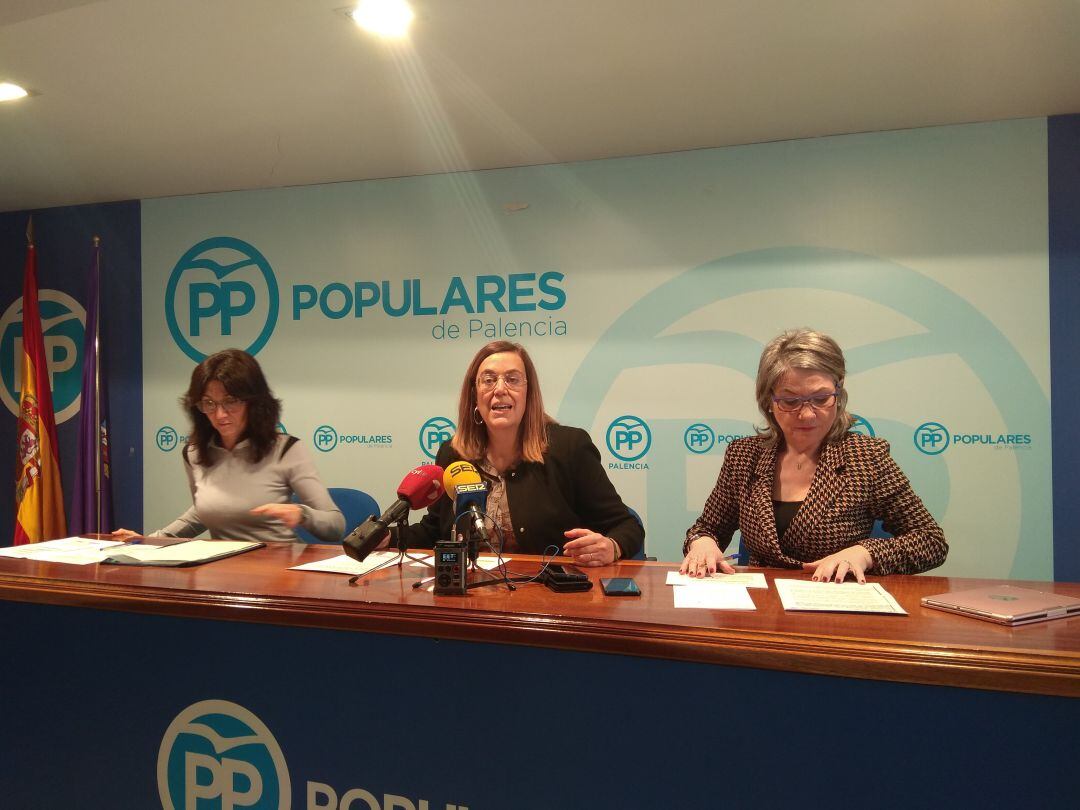 Mercedes Cófreces, Ángeles Armisén y Mª José Ortega