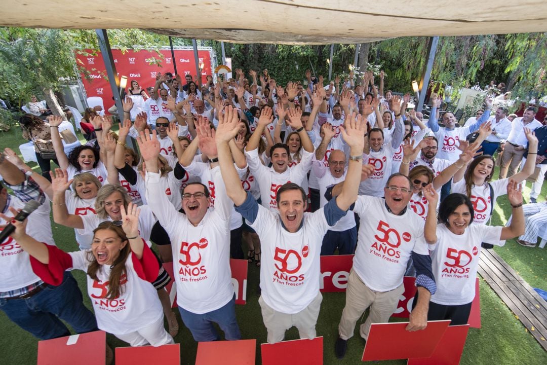 Imagen de archivo de la celebración del 50 aniversario de la empresa Dhul en Granada con sus trabajadores