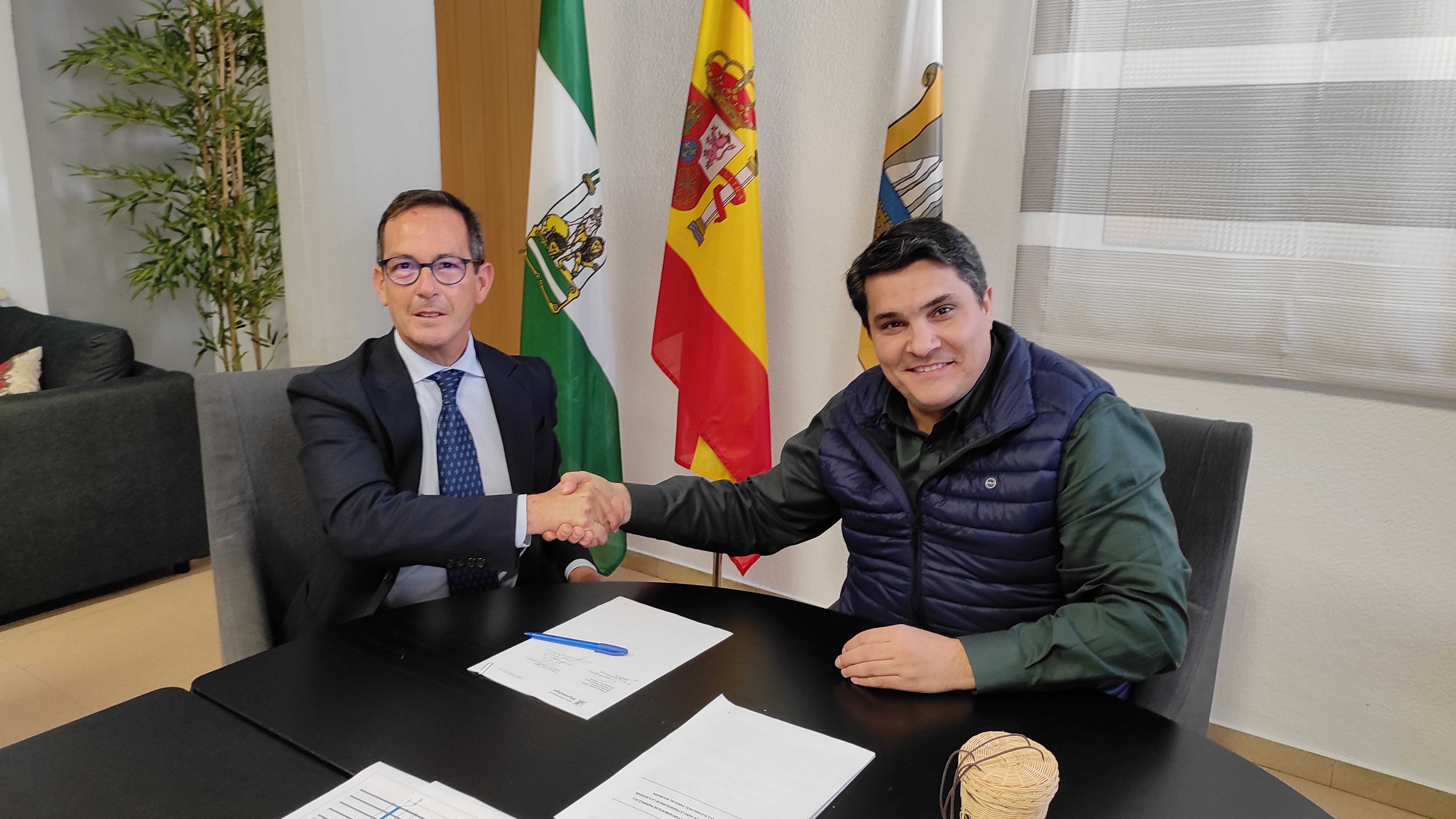 Firma de un acuerdo para la construcción de una nueva infraestructura de acceso al Balneario de Marmolejo.