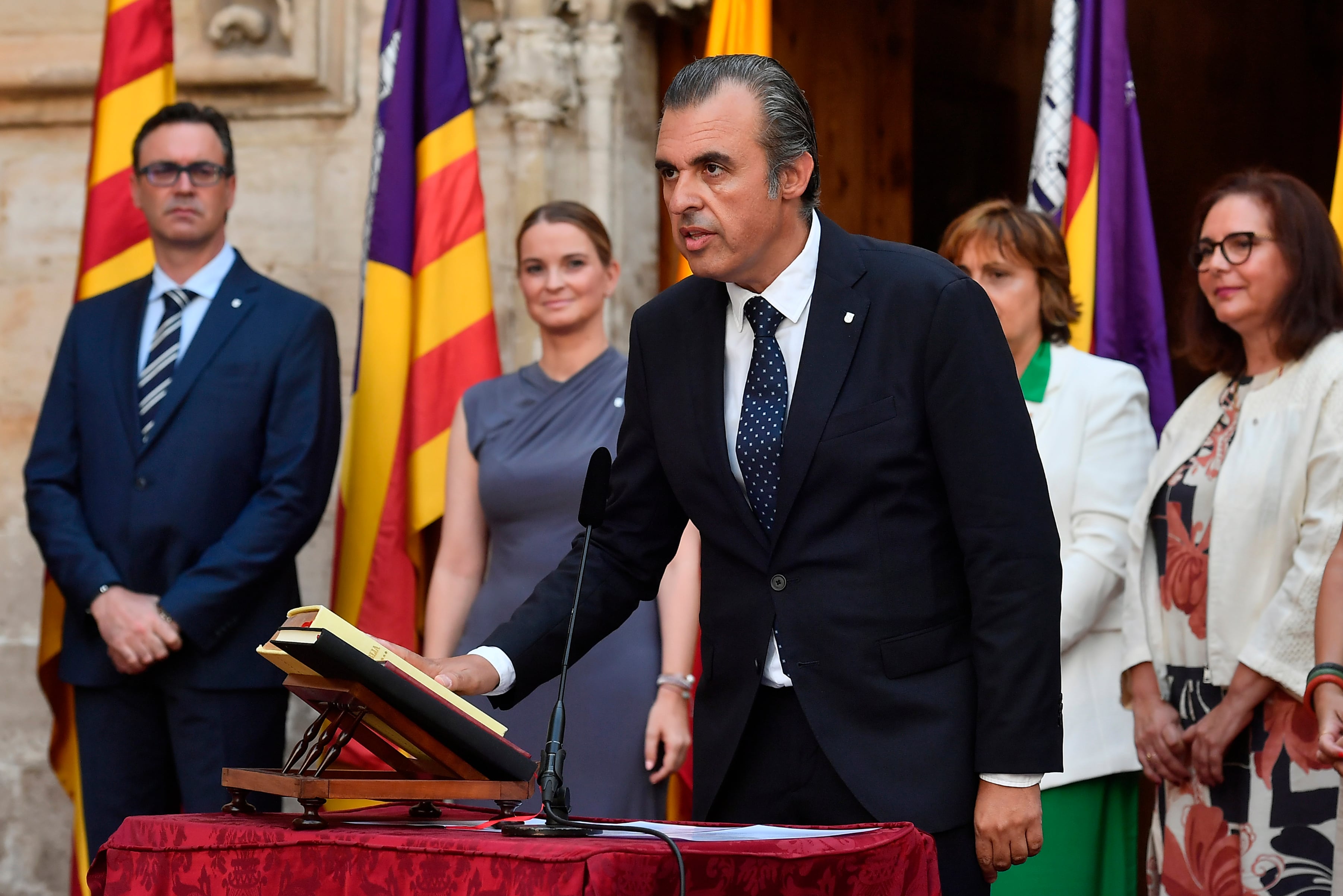 PALMA DE MALLORCA, 10/07/2023.- El conseller de Educación y Universidad, Antoni Vera, durante el acto de toma de posesión de los nuevos Consellers, este lunes en el Consolat de Mar, en Palma de Mallorca. EFE/ Miquel A. Borràs