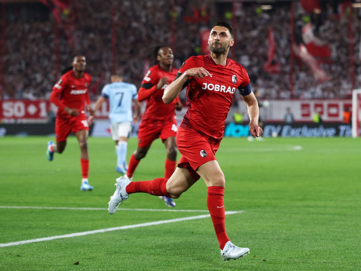 Friburgo 3 - 0 Celta de Vigo: resumen, resultado y goles del partido de los cuartos de final de la Europa League