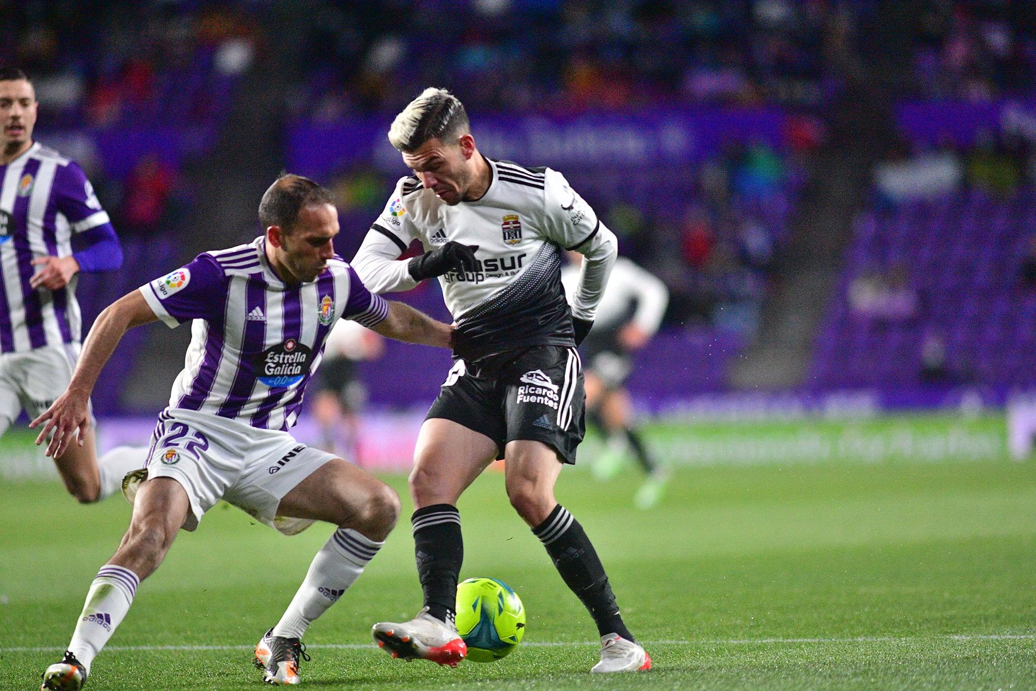 Álex Gallar en un lance del partido de ida en Valladolid