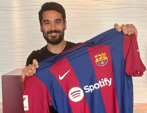 Fotografía compartida por el FC Barcelona en sus redes: Gundogan, primer fichaje azulgrana (Twitter FC Barcelona).